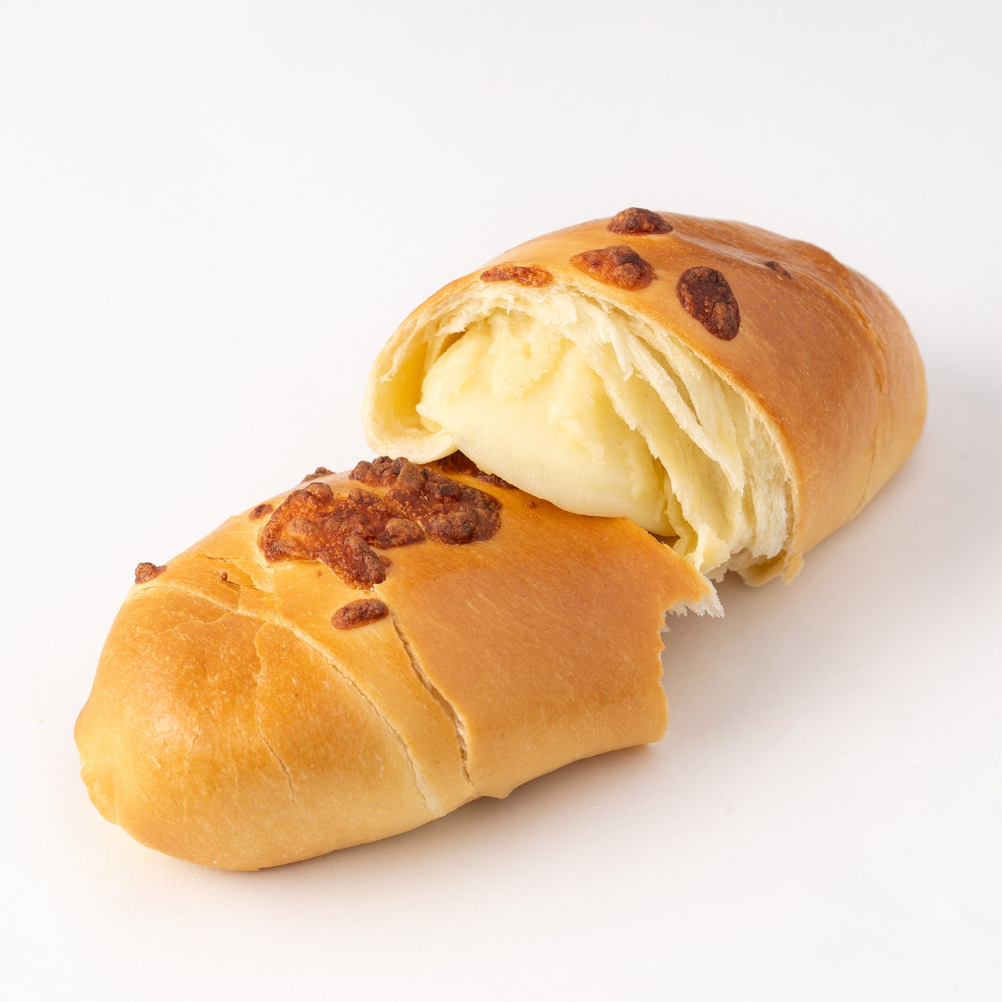 Delicioso cachito venezolano relleno de queso fundido, con masa suave y dorada. Perfecto para el desayuno o la merienda.
A soft, golden Venezuelan cachito filled with melted cheese—perfect for breakfast or a midday snack.