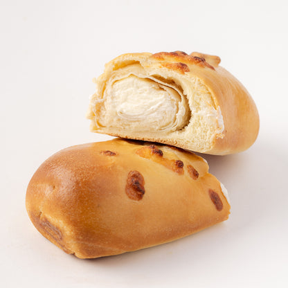 Imagen de mini lunch relleno de pavo y queso crema, aperitivo artesanal ideal para eventos, reuniones y mesas de picadas.